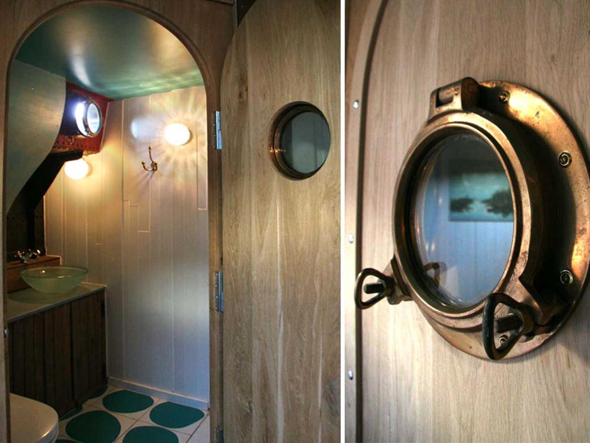 Boat 'opoe Sientje' Bed & Breakfast 2*