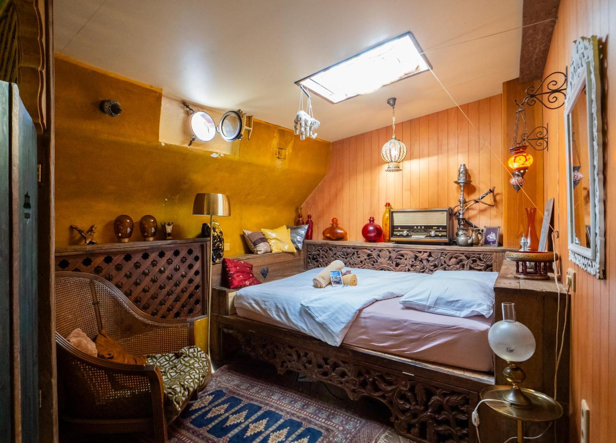 Bed & Breakfast Boat 'opoe Sientje' 2*