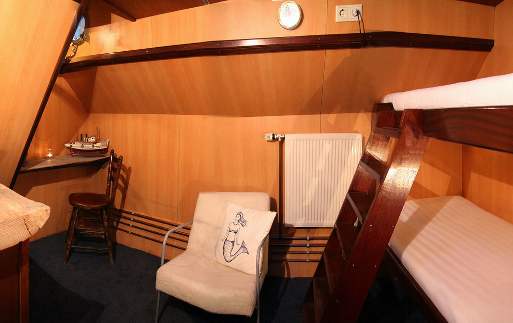 Boat 'opoe Sientje' Bed & Breakfast 2*