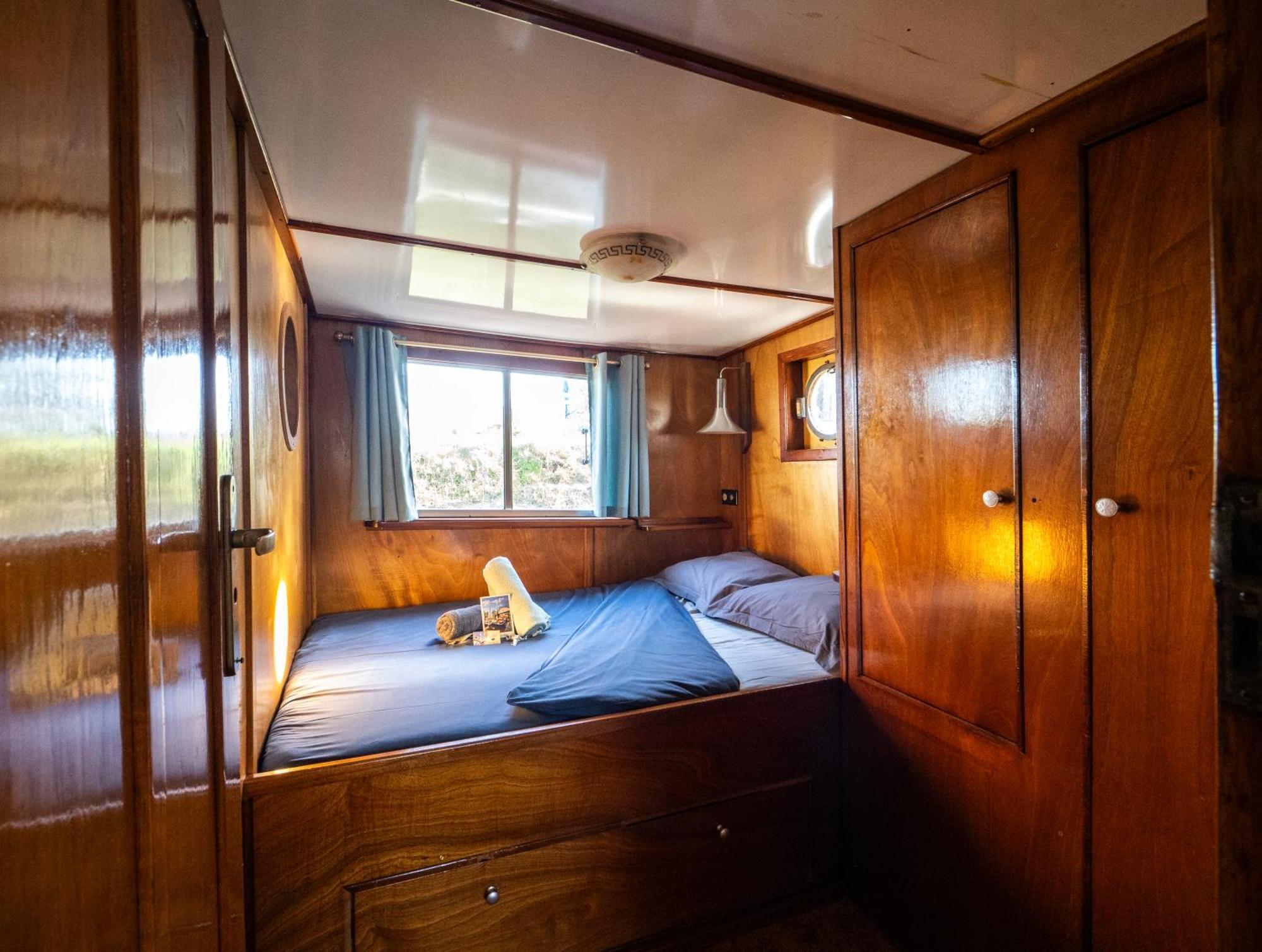 Boat 'opoe Sientje' Bed & Breakfast 2*