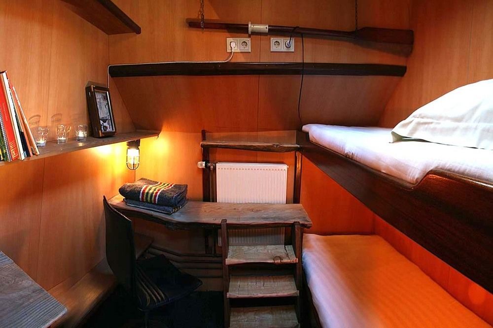 Bed & Breakfast Boat 'opoe Sientje' 2*